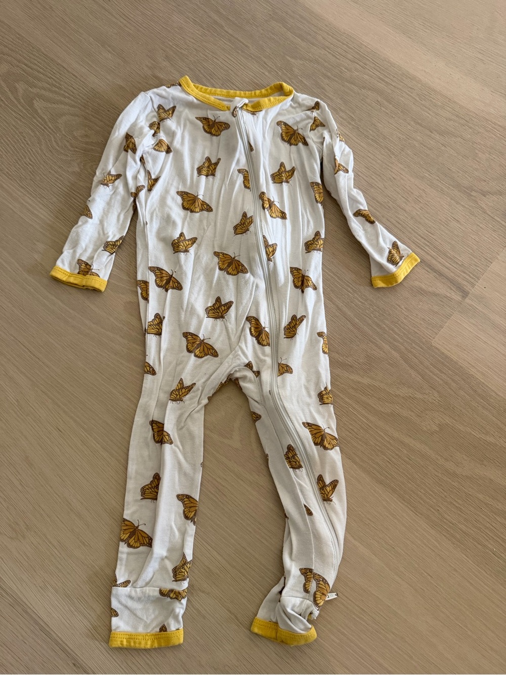 Kyte baby 2T White and Yellow Butterfly One-Piece Sleeper
